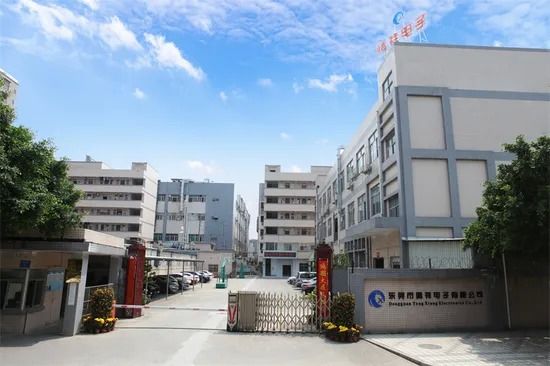 เสาอากาศรอบทิศทาง 4G LTE 700-2700MHz 3.5dBi-4dBi พร้อมขั้วต่อ N ตัวผู้สำหรับการสื่อสารไมโครเวฟ